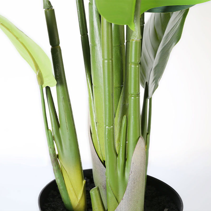 Plantas en maceta de eucalipto artificial