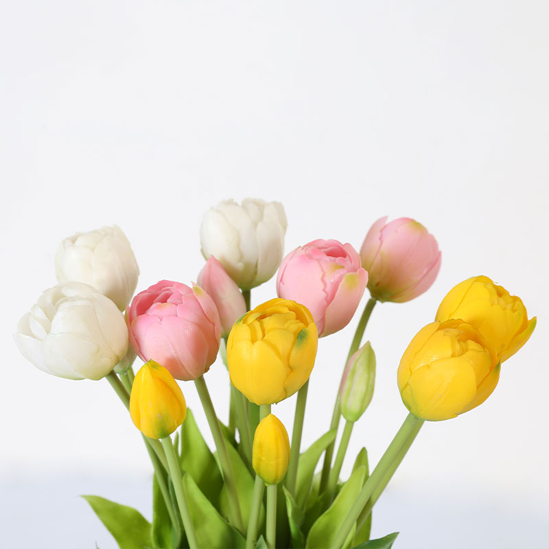 Tulipa gesneriana artificial con agua falsa